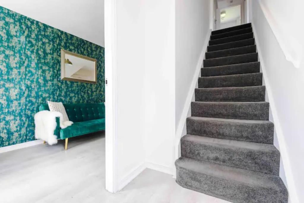 Spacious 5 Bedroom Home Hosted By Mcr Dens Manchester Exterior foto
