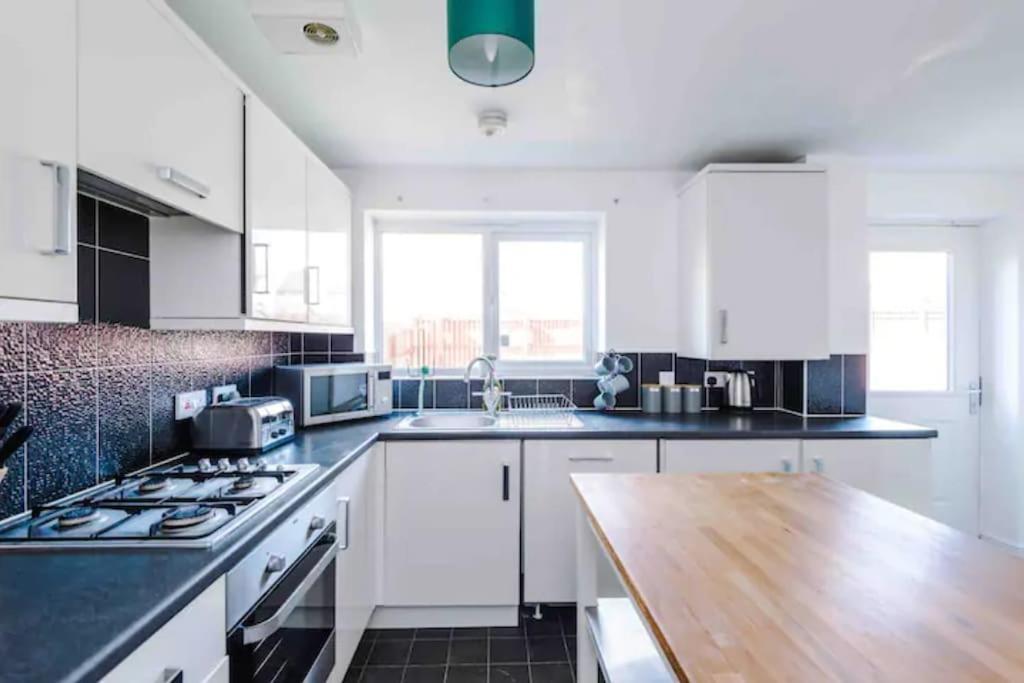 Spacious 5 Bedroom Home Hosted By Mcr Dens Manchester Exterior foto