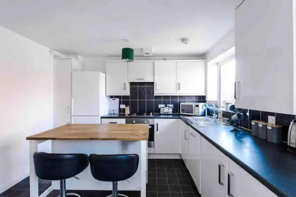 Spacious 5 Bedroom Home Hosted By Mcr Dens Manchester Exterior foto